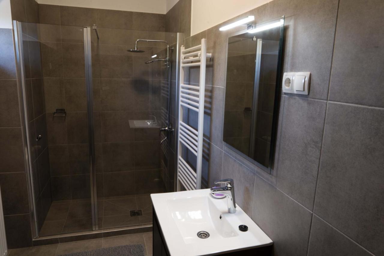 Kunfoglalas Apartmanhaz Kisujszallas Exteriér fotografie