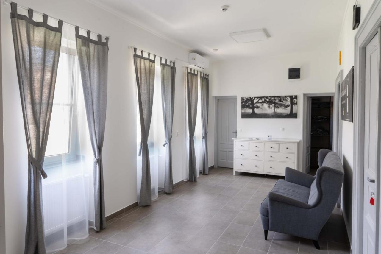 Kunfoglalas Apartmanhaz Kisujszallas Exteriér fotografie